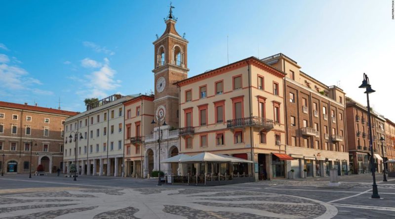 कोरोना संक्रमित १०१ वर्षीय वृद्ध उपचारपछि घर फिर्ता
