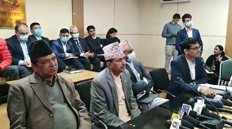 २१ जेठ २०७७ काठमाडौँ : स्वास्थ्य तथा जनसङख्यामन्त्री भानुभक्त ढकालले कोरोना सङ्क्रमितको सङ्ख्या दुई हजार नाघेकाले अब अक्सिजन र भेन्टिलेटर आवश्यक पर्नेलाई मात्र अस्पतालमा भर्ना गरिने बताउनुभएको छ ।