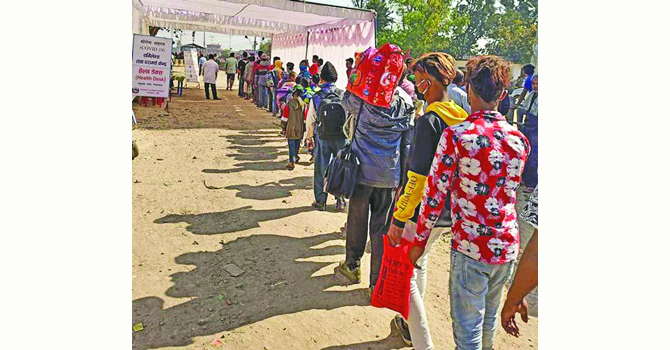 नेपाल रिसाएपछी भारतले गर्यो सीमामा रोकिएका नेपालीको ब्यबस्थापन