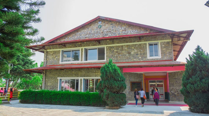 ३ जेठ २०७७ काठमाडौँ : कोरोना संक्रमणको आशंका गरिएकी एक महिलाको बिहीबार राति उपचारको क्रममा धुलिखेल अस्पताल मृत्यु भएपछि अस्पतालमा उच्च सतर्कता अपनाइएको छ ।