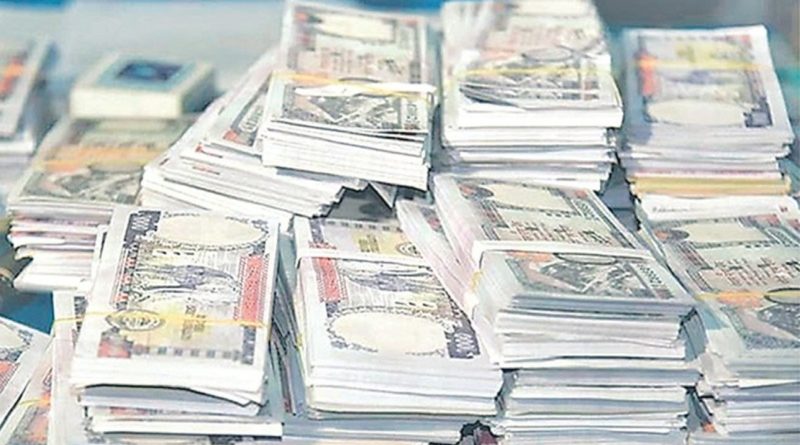 २४ वैशाख २०७७ काठमाडौं : सर्लाहीको मलंगवा नगरपालिका–२ मा अवैध १७ लाख ९० हजार नेपाली रुपैयाँ र ४ हजार भारतीय रुपैयाँसहित दुई जना पक्राउ परेका छन् ।