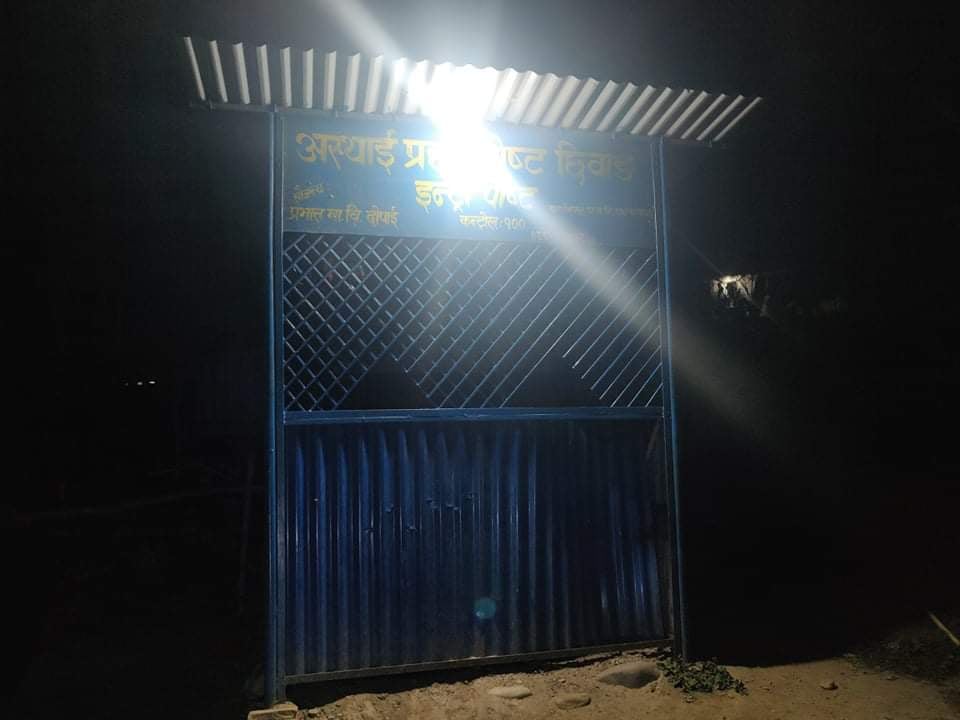 २२ जेठ २०७७ काठमाडौँ : जिल्लाको मुसिकोट नगरपालिका वडा नम्बर १३ का वडाअध्यक्ष दिपक केसी लगायतको समूहले मंगलबार करिब ९ बजे नगरपालिकाको वडानम्बर १४ को छिवाङ्ग ज्युलामा रहेको अस्थायी प्रहरी पोष्टमा आक्रमण गरेको हो ।