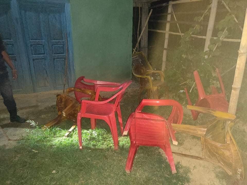 २२ जेठ २०७७ काठमाडौँ : जिल्लाको मुसिकोट नगरपालिका वडा नम्बर १३ का वडाअध्यक्ष दिपक केसी लगायतको समूहले मंगलबार करिब ९ बजे नगरपालिकाको वडानम्बर १४ को छिवाङ्ग ज्युलामा रहेको अस्थायी प्रहरी पोष्टमा आक्रमण गरेको हो ।