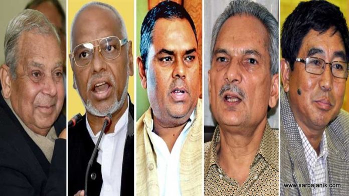 २० जेठ २०७७ काठमाडौँ: नेपाली कांग्रेसका नेता तथा तत्कालिन शेरबहादुर देउवा नेतृत्वको सरकारले अघि सारेको विधेयकमा केही थप विषयसमेत समावेश गरी राजपा-समाजबादी पार्टीले गैरसरकारी विधेयक दर्ता गरेको छ।