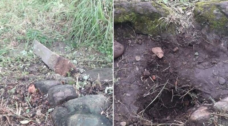 रातारात उखेलेर फालिओ ठोरीस्थित सीता गुफा नजिकको सीमा स्तम्भ