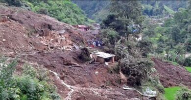बैतडीको सिगासमा पहिरो खस्दा एक घर पुरियो, छ घर जोखिममा