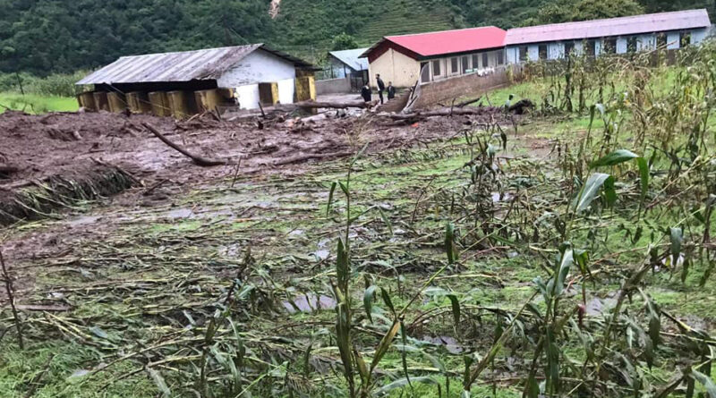 सिन्धुपाल्चोकको फुल्पिङमा पहिरोले दुई घर बगाउदा पाँच बेपत्ता